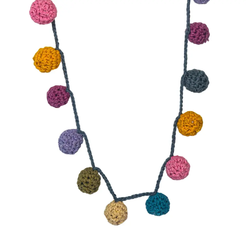 crochet-colorful-balls-ornaments-garland