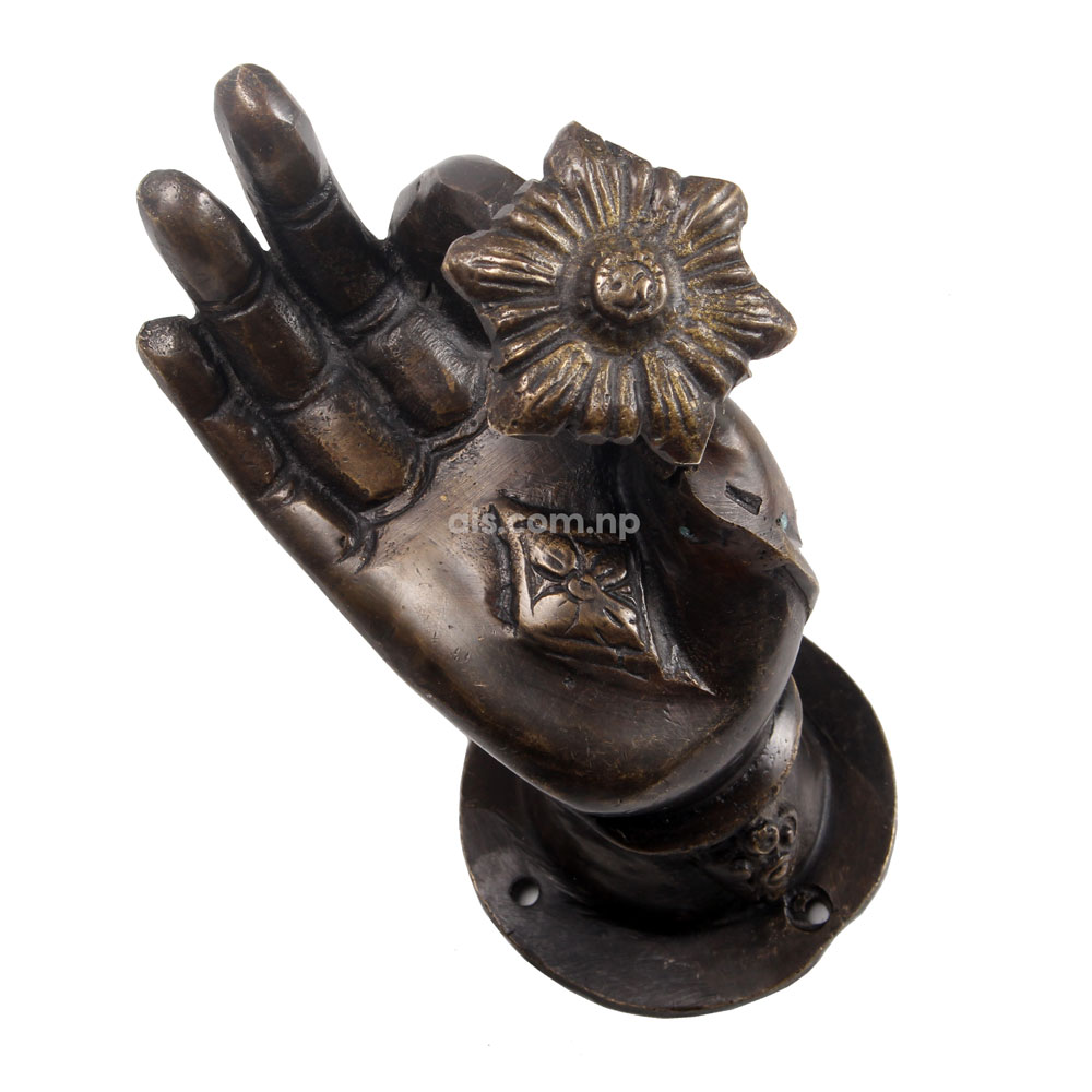 lotus-postured-door-handle